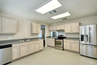 11412 Kingsgate Dr in Austin, TX - Building Photo - Building Photo