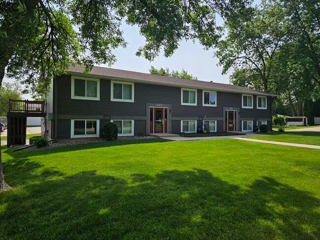 Chambers Apartments in Owatonna, MN - Foto de edificio - Building Photo