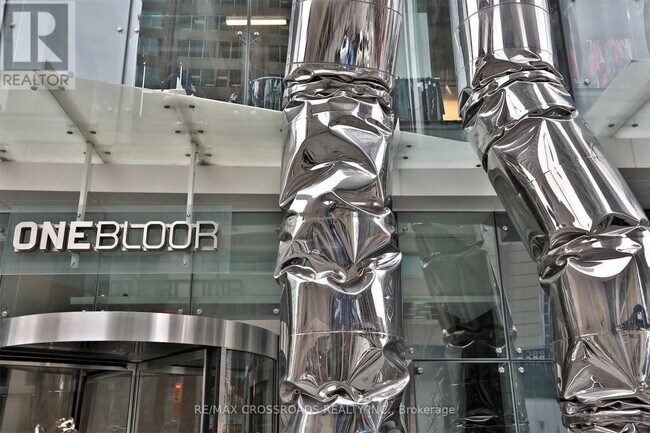 1 Bloor St E in Toronto, ON - Building Photo - Building Photo