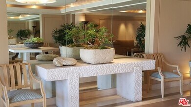 701 Ocean Ave in Santa Monica, CA - Building Photo - Building Photo