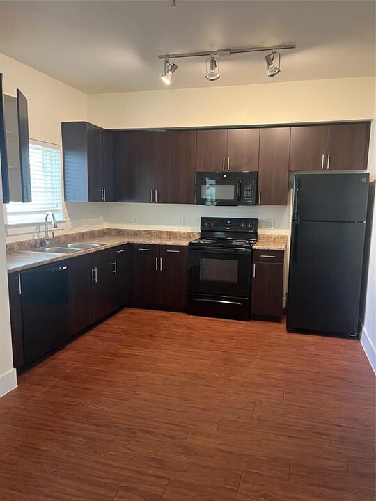 7625 Hammerly Blvd in Houston, TX - Building Photo