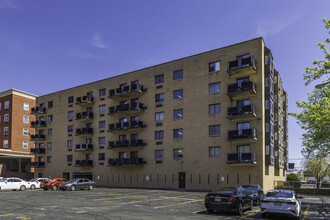 The Hampton in Hackensack, NJ - Building Photo - Building Photo