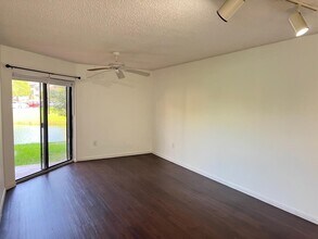 9875 Nob Hill Ct in Sunrise, FL - Foto de edificio - Building Photo