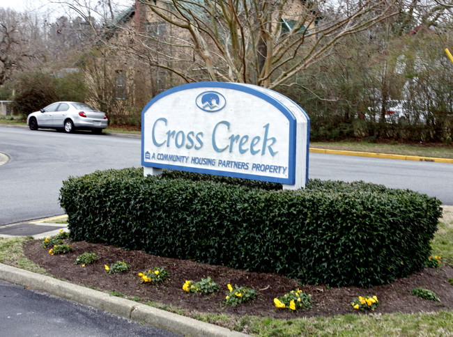 Cross Creek Apartments in Portsmouth, VA - Foto de edificio - Building Photo