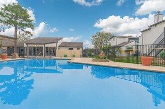 21717 Inverness Forest Blvd in Houston, TX - Foto de edificio - Building Photo