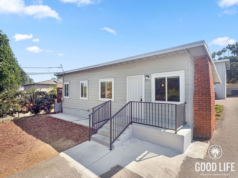 523 N Citrus Ave in Vista, CA - Building Photo