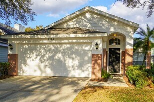 5136 Sterling Manor Dr in Tampa, FL - Building Photo