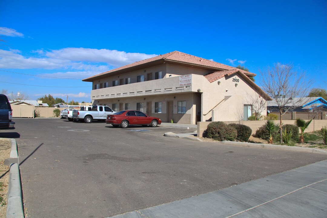 2930 E Beck Ln in Phoenix, AZ - Foto de edificio