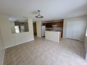 4335 Silver Falls Dr in Land O Lakes, FL - Building Photo - Building Photo