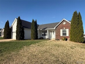733 Pecan Hill Dr in St. Charles, MO - Foto de edificio - Building Photo