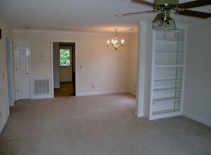 2004 Tudor St in Sumter, SC - Foto de edificio - Building Photo