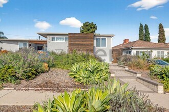 5775 W 74th St in Los Angeles, CA - Foto de edificio - Building Photo