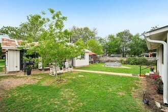 801 Bishop St in Smithville, TX - Building Photo - Building Photo