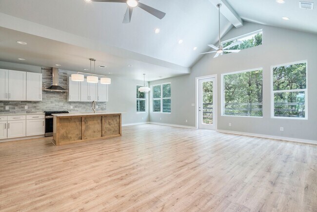 2308 Kellie Brooke Rd in Spicewood, TX - Building Photo - Building Photo