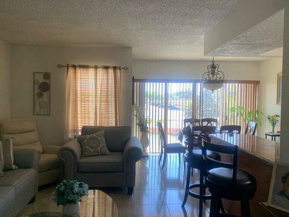 9311 SW 4th St in Miami, FL - Foto de edificio