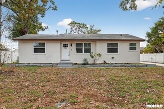 7151 51st St N in Pinellas Park, FL - Foto de edificio - Building Photo