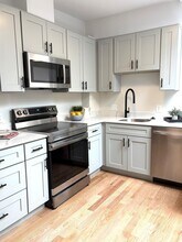 202 Elm St, Unit 3 in North Cambridge, MA - Building Photo - Building Photo
