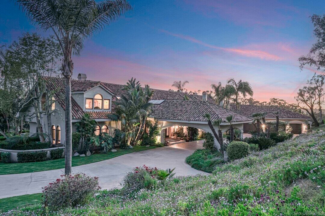 5305 La Crescenta Rd in Rancho Santa Fe, CA - Building Photo