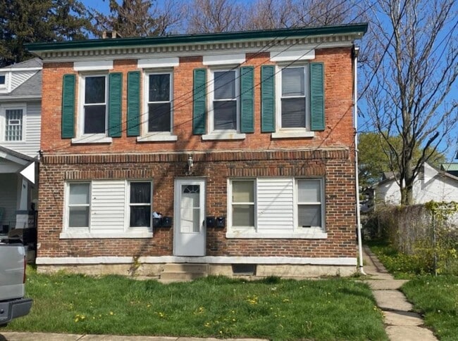 property at 909 W Adams St