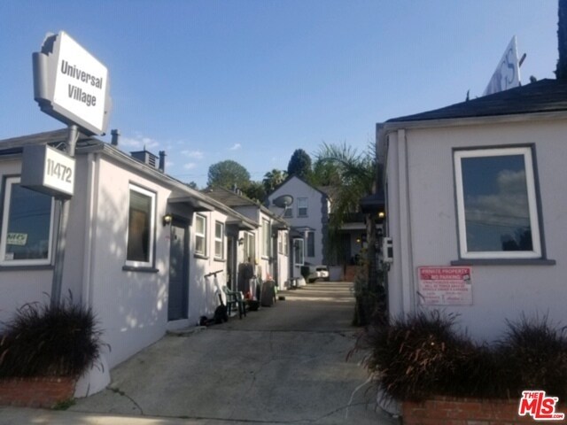 11472 Ventura Blvd-Unit -B in Los Angeles, CA - Building Photo - Building Photo