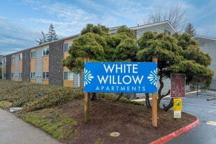 White Willow Apartments in Portland, OR - Building Photo