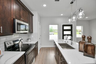 9806 Nedwald St in Houston, TX - Building Photo - Building Photo