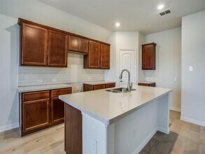 8437 High Garden St in Fort Worth, TX - Building Photo - Building Photo