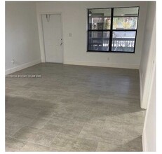 10020 Winding Lake Rd, Unit #204 in Sunrise, FL - Foto de edificio - Building Photo