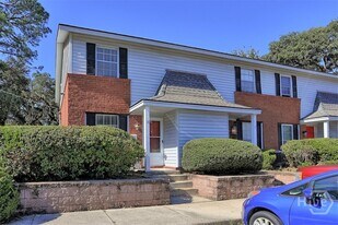 18 Knollwood Cir in Savannah, GA - Building Photo
