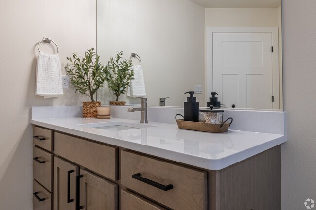 119 Eiche Dr-Unit -119 Eiche Drive - Unit 5 in Slinger, WI - Building Photo - Building Photo