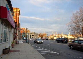 132 W Boston Post Rd in Mamaroneck, NY - Building Photo