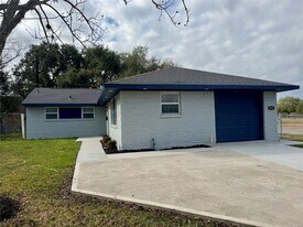 5502 Elm Tree Dr in Houston, TX - Building Photo