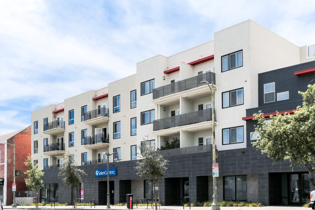 Meridian Apartments in Los Angeles, CA - Foto de edificio - Building Photo