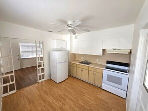 1611 Canterbury Rd N in St. Petersburg, FL - Building Photo - Building Photo