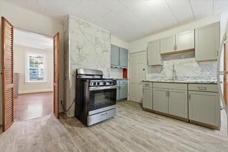 132 Thorne St in Jersey City, NJ - Building Photo - Building Photo