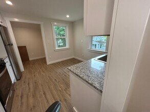 75 Grace St in Fairfield, CT - Building Photo - Building Photo