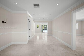 8260 SW 95th St in Miami, FL - Building Photo - Building Photo