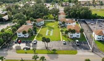 West Winds in South Daytona, FL - Building Photo