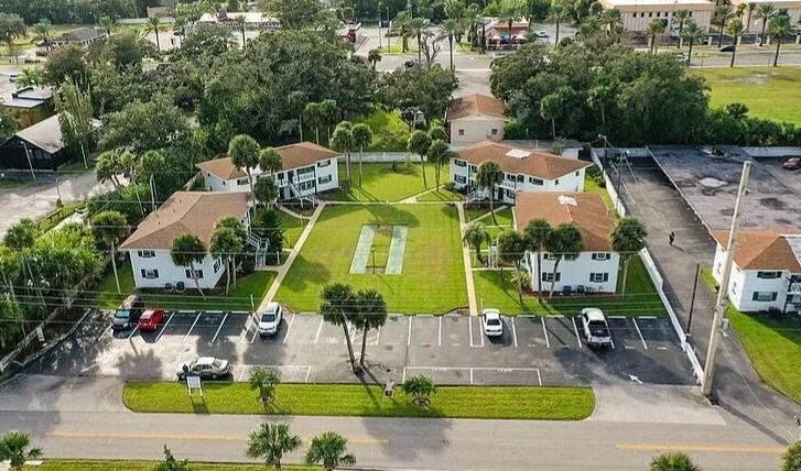 West Winds in South Daytona, FL - Foto de edificio
