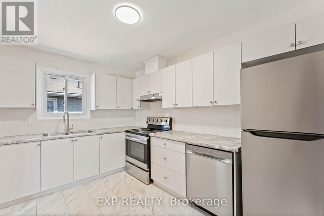 property at 12 Kings Ct