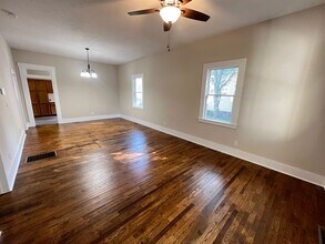 1027 W Florida St in Springfield, MO - Building Photo - Building Photo