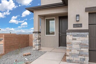 6696 Zachary Rd NE in Rio Rancho, NM - Building Photo - Building Photo