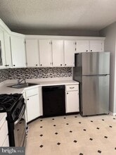 27 Mendrey Ct in Trenton, NJ - Building Photo - Building Photo