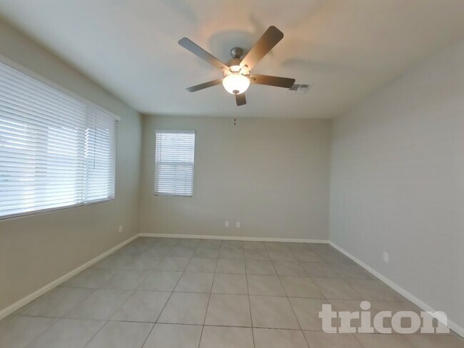 8631 E Peralta Ave in Mesa, AZ - Foto de edificio - Building Photo