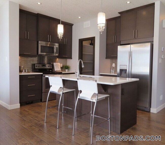 122 Dustin St in Boston, MA - Building Photo - Building Photo