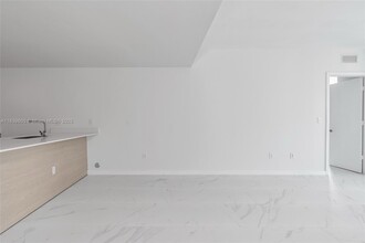 1300 S Miami Ave, Unit 3211 in Miami, FL - Building Photo - Building Photo
