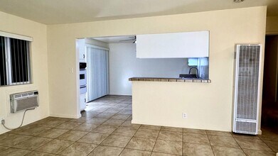 24832 Walnut St in Santa Clarita, CA - Building Photo - Building Photo