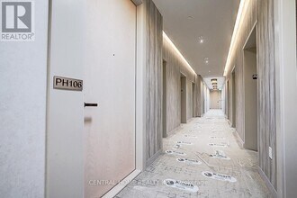 28 Interchange Wy in Vaughan, ON - Building Photo - Building Photo