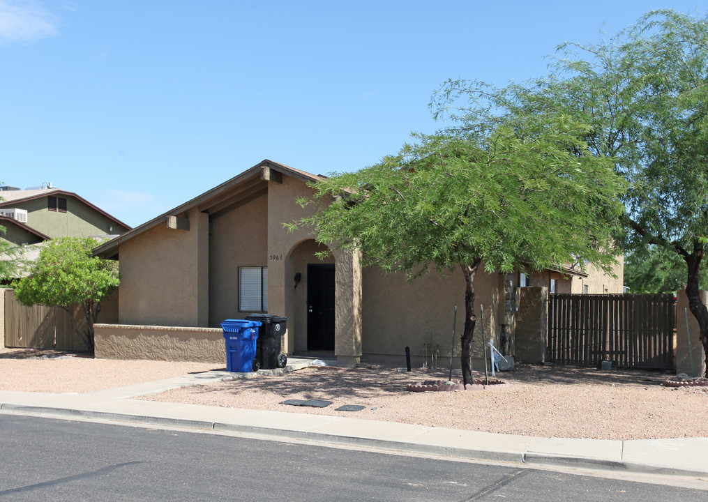 5966 E Norland St in Mesa, AZ - Foto de edificio