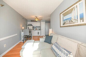 32 Ashworth Ave in Hampton, NH - Building Photo - Building Photo